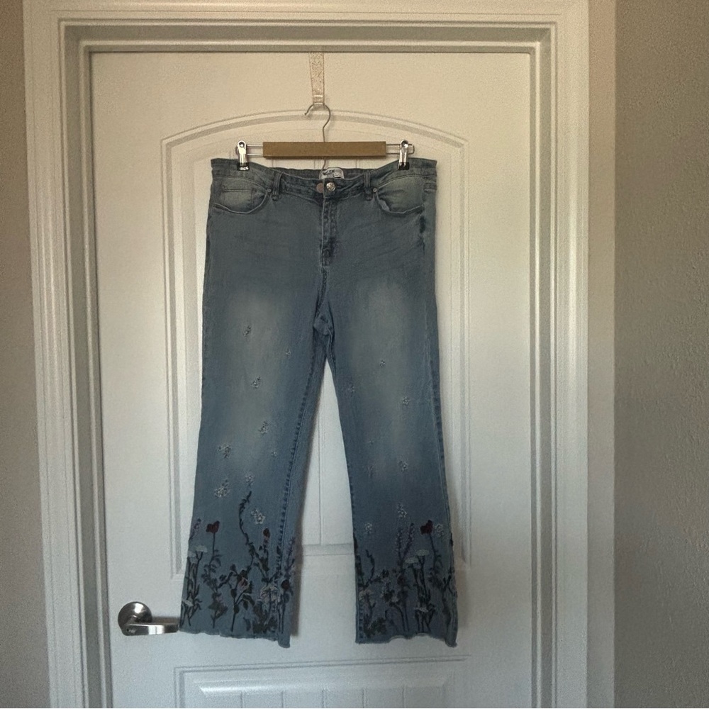 WilliamRast Embroidered Floral Cropflare 32 - Picture 2 of 6